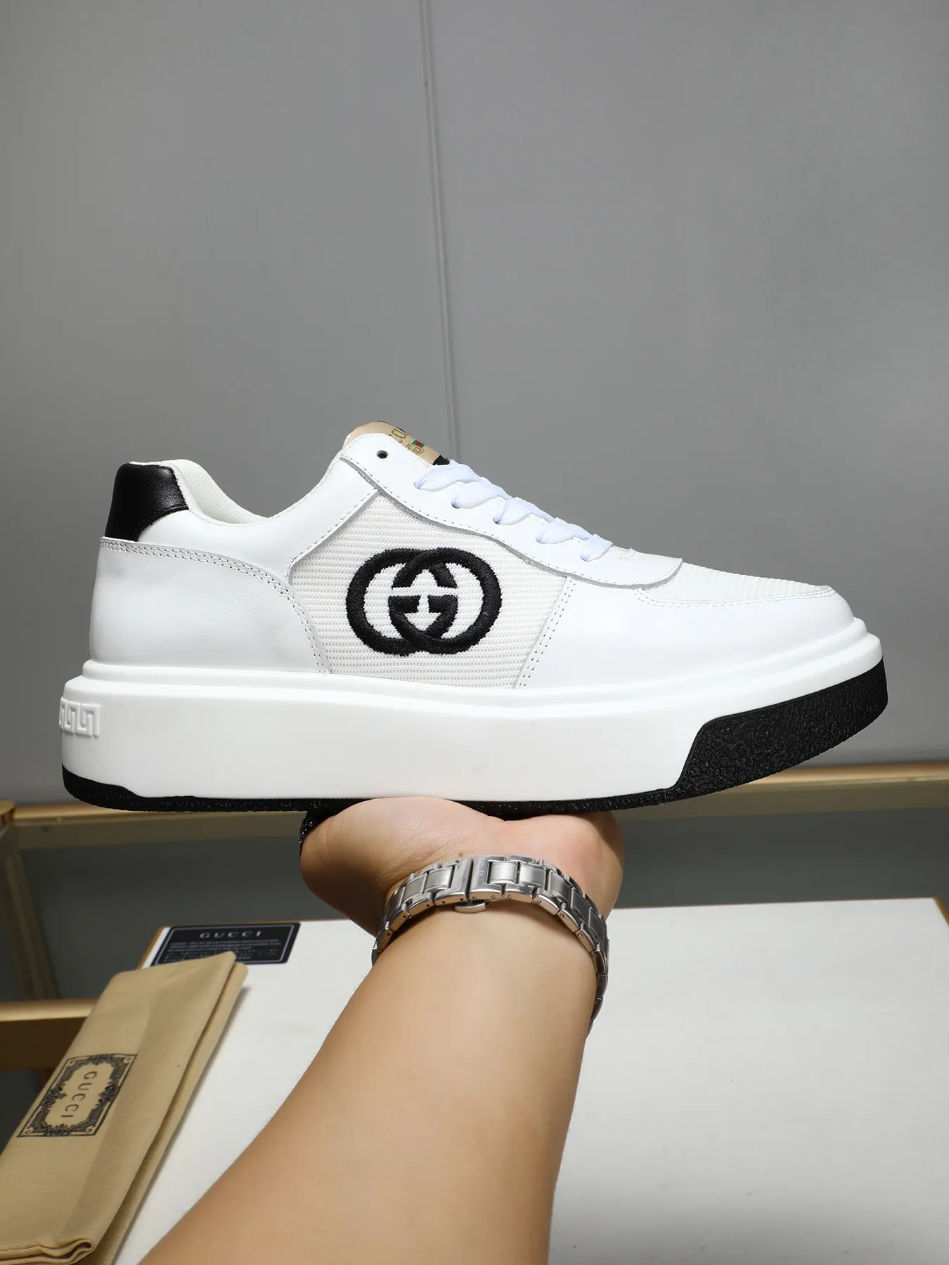 Men's shoes 💰480 New men's shoes GUCCI Fashion trend Made of first-layer calfskin ➕ washed sheep lining! The foot feels super comfortable and the workmanship is impeccable. Foam ultra-light outsole, size: 38-44 (45 customized) 4 colors to choose from!